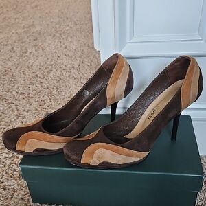 Sophisticated Brown and Tan Heels with Elegant Design